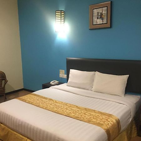 เอจ เดย์ บูติกโฮเต็ล @ อิมเปียน เอมาส สกูได Hotel ภายนอก รูปภาพ