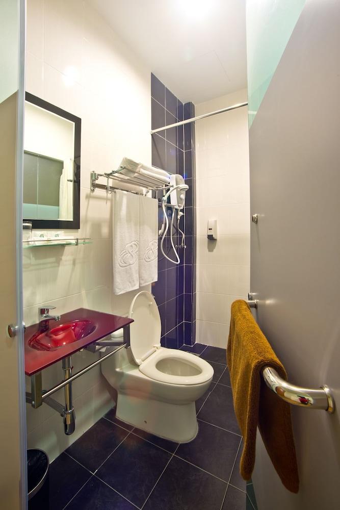 เอจ เดย์ บูติกโฮเต็ล @ อิมเปียน เอมาส สกูได Hotel ภายนอก รูปภาพ