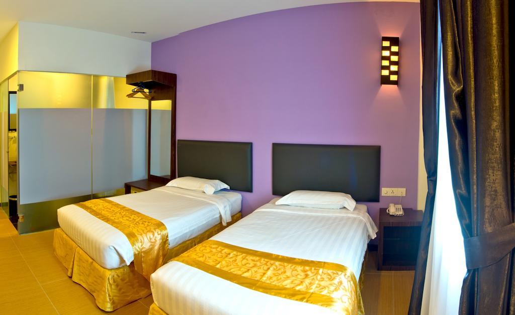 เอจ เดย์ บูติกโฮเต็ล @ อิมเปียน เอมาส สกูได Hotel ห้อง รูปภาพ