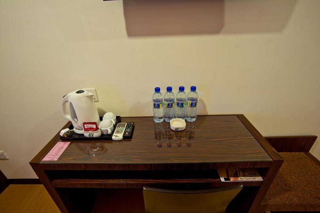 เอจ เดย์ บูติกโฮเต็ล @ อิมเปียน เอมาส สกูได Hotel ห้อง รูปภาพ