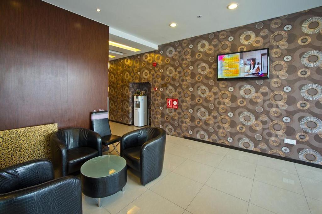 เอจ เดย์ บูติกโฮเต็ล @ อิมเปียน เอมาส สกูได Hotel ภายนอก รูปภาพ