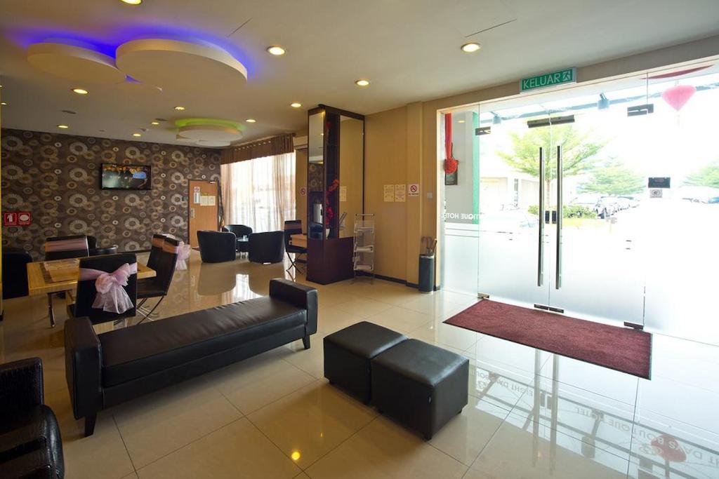 เอจ เดย์ บูติกโฮเต็ล @ อิมเปียน เอมาส สกูได Hotel ภายนอก รูปภาพ