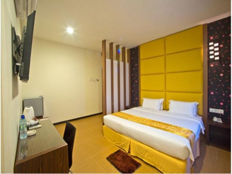 เอจ เดย์ บูติกโฮเต็ล @ อิมเปียน เอมาส สกูได Hotel ภายนอก รูปภาพ