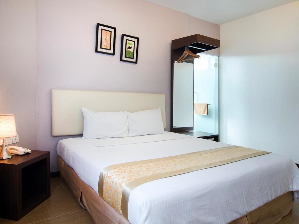 เอจ เดย์ บูติกโฮเต็ล @ อิมเปียน เอมาส สกูได Hotel ภายนอก รูปภาพ