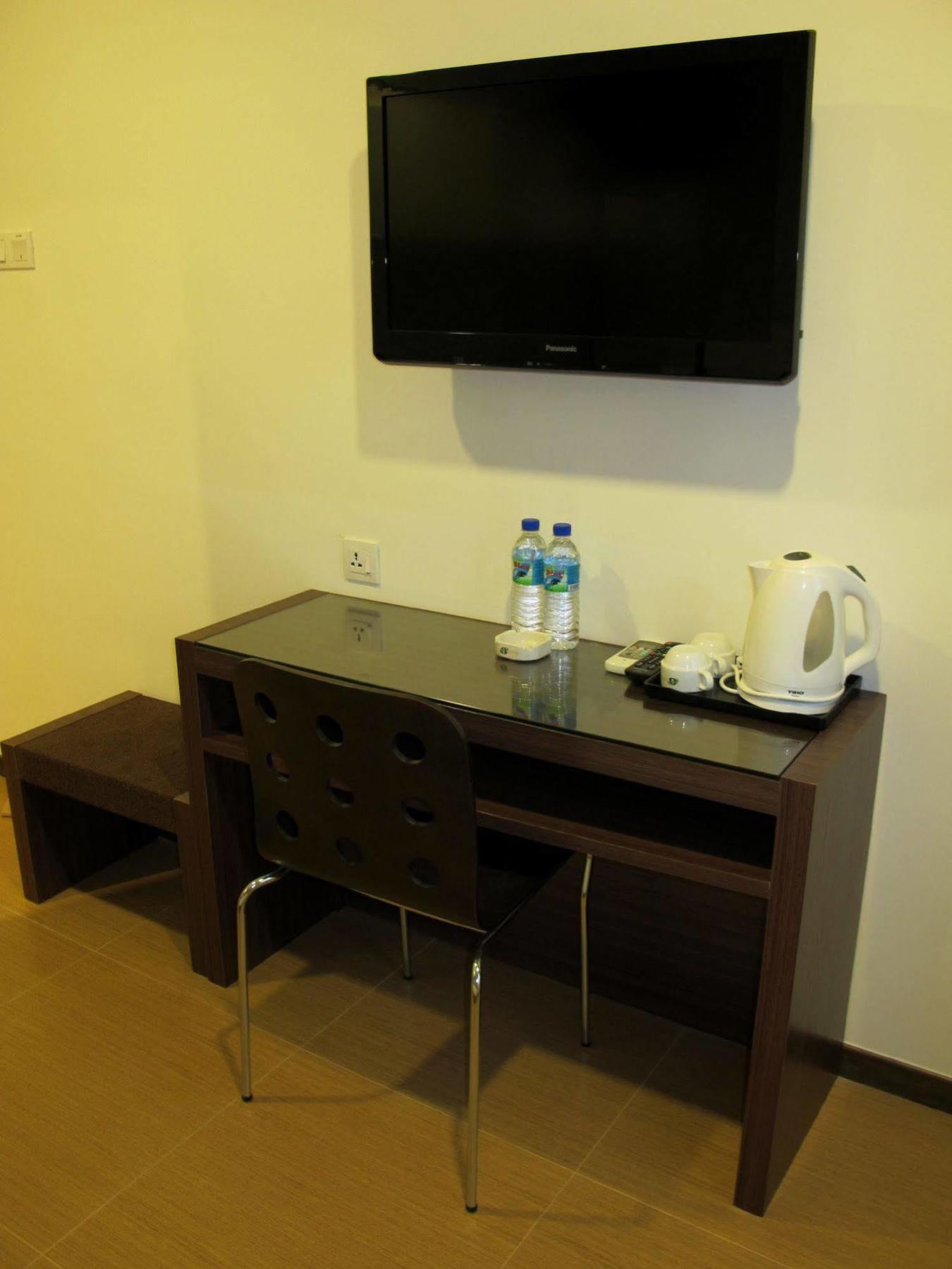 เอจ เดย์ บูติกโฮเต็ล @ อิมเปียน เอมาส สกูได Hotel ภายนอก รูปภาพ